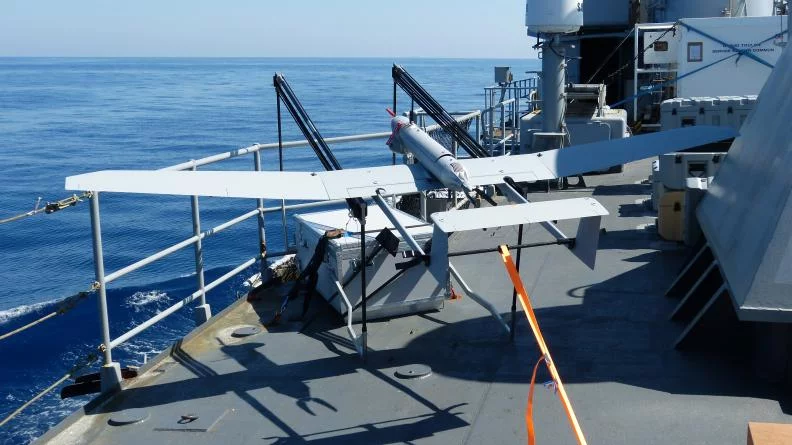 Un Système de mini-drone aérien embarqué
