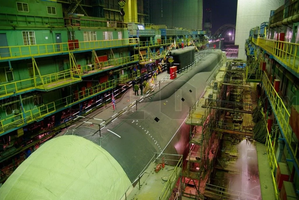 L'Alexander Nevsky dans son hall de construction