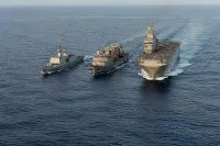 Var, Dixmude et Aconit en ravitaillement à la mer