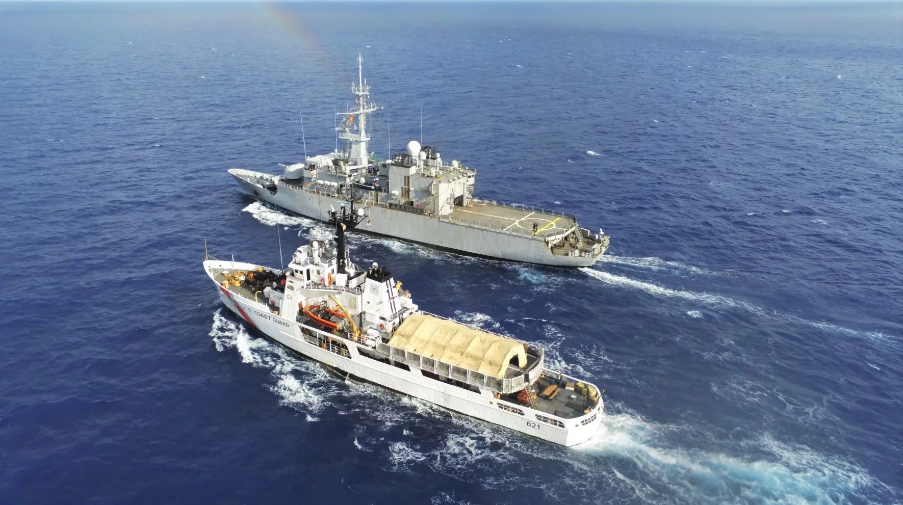 La frégate de surveillance (FS) Ventôse et l'USCG Valiant