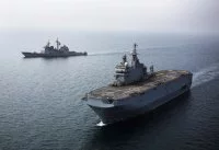 Le BPC Tonnerre et le croiseur lance-missiles USS Monterey 