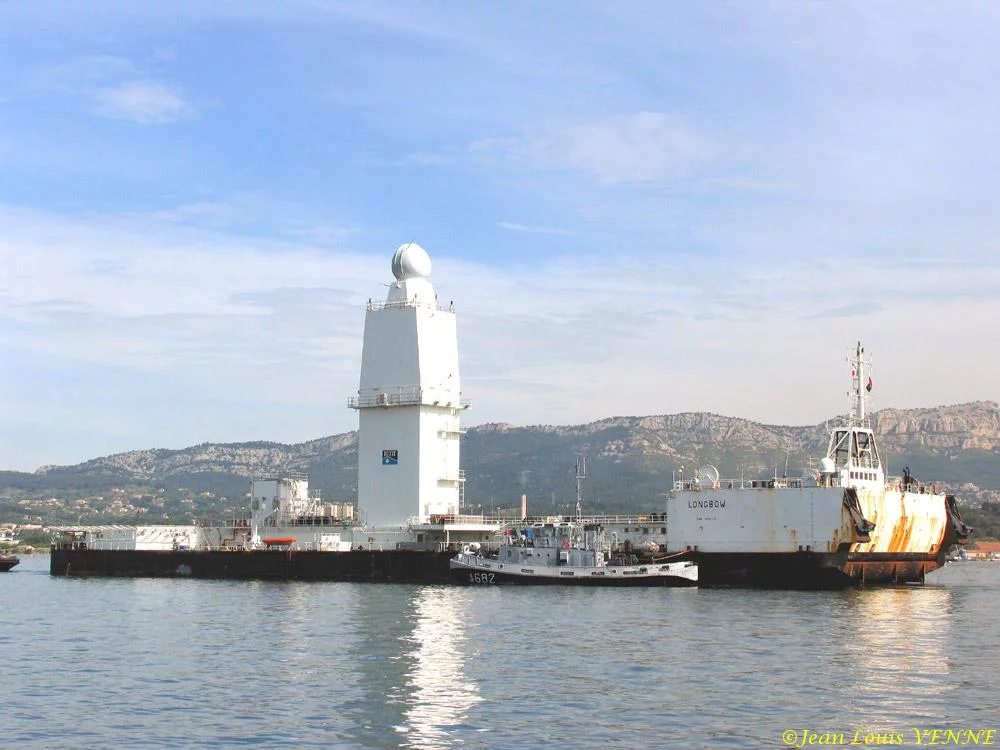 La barge Longbow