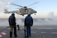 Le NH 90 s’entraîne sur le porte-avions