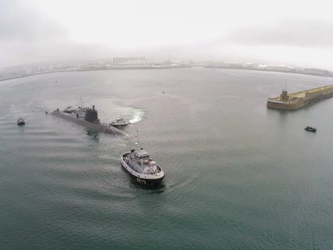 Le Suffren quitte la grande rade de Cherbourg