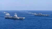 Les porte-avions Charles de Gaulle et indien INS Vikrant accompagnés par d'autres bâtiments