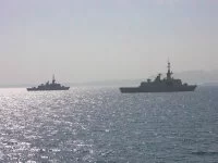 Courbet et Surcouf se passent la suite en mer