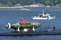 Le DSRV Mystic chargé en pontée du SNA américain USS La Jolla