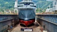 Le Bougainville dans le bassin du dock flottant