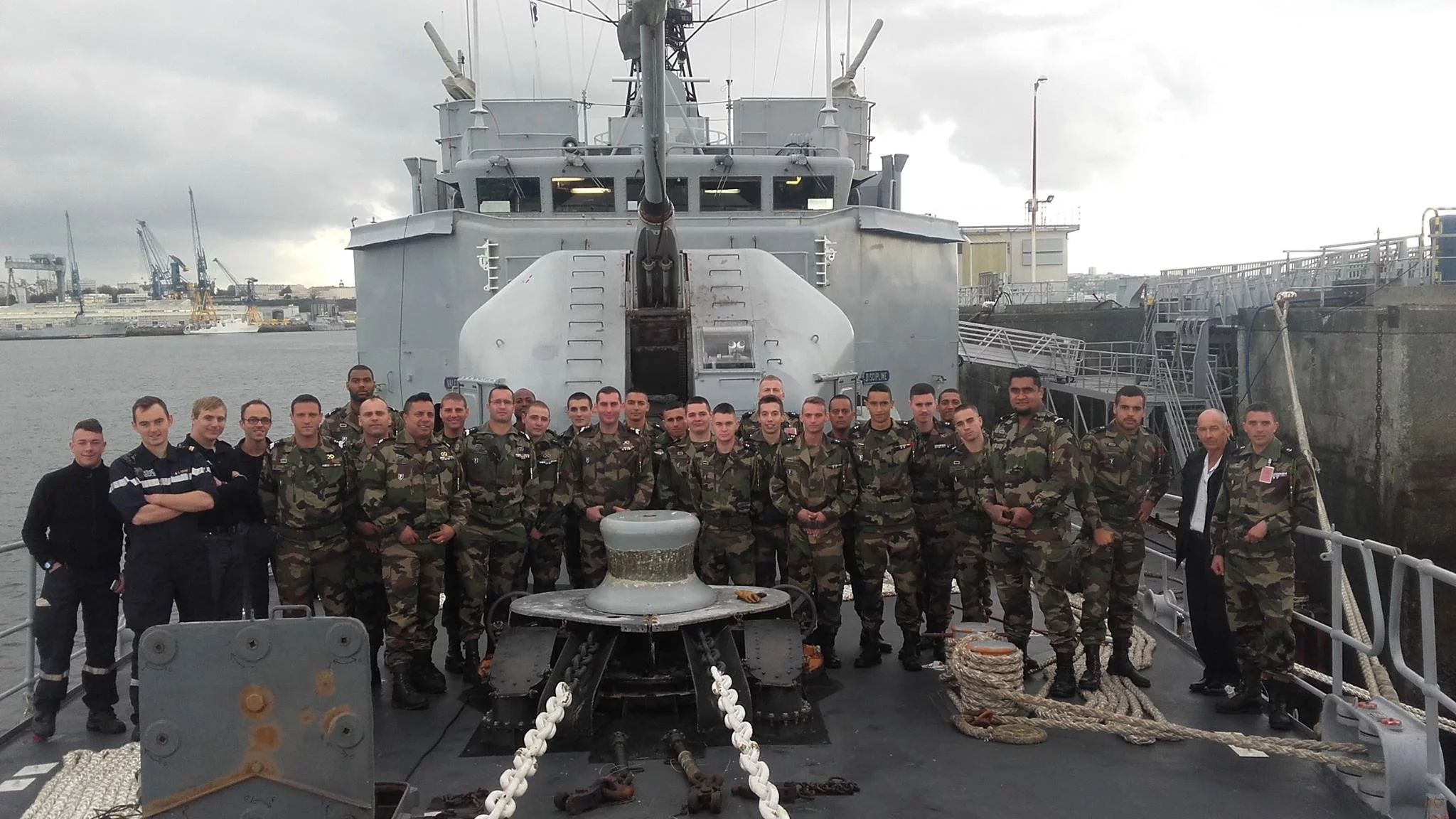 Le 12ème Régiment de Cuirassiers de l’Armée de Terre en visite à bord du patrouilleur de haute mer Lieutenant de Vaisseau Le Hénaff