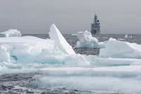 Le Chevalier Paul s’approchant des glaces