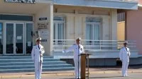 Le vice-amiral d’escadre Chaineau fait reconnaitre le capitaine de corvette Falhun comme commandant du SNA Rubis
