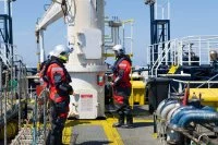 Une équipe d’évaluation et d’intervention sur le pont d'un navire en détresse