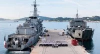 Les équipages du Dupleix et du BDSL 472 de la marine algérienne