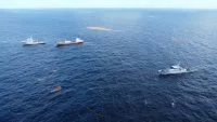 Des bâtiments de la marine nationale interceptent un navire transportant de la drogue