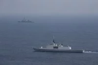 La frégate Surcouf et le destroyer japonais JS Akebono 