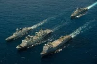 Des bâtiments européens et chinois participent ensemble à un exercice de lutte contre la piraterie dans le golfe d’Aden