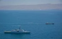 La frégate Courbet escorte le pétrolier libéré au large de la Somalie