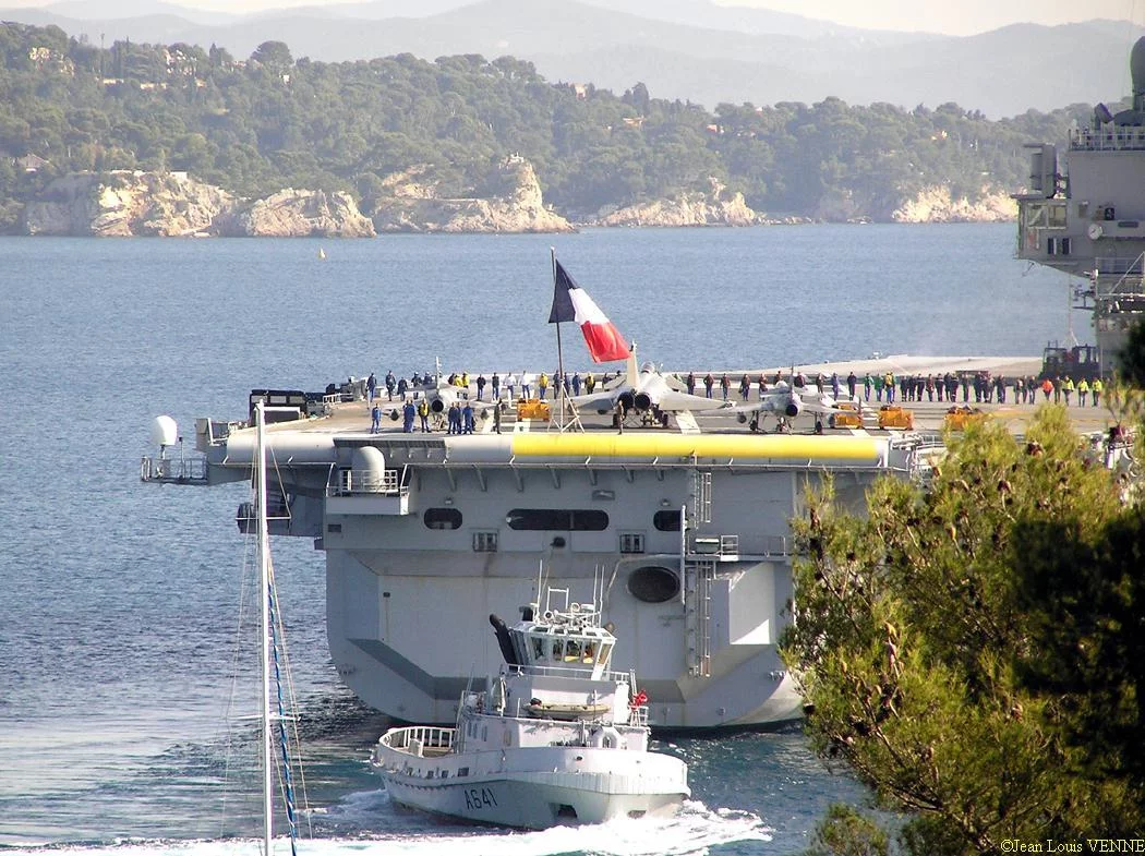 Le Charles de Gaulle prend la mer