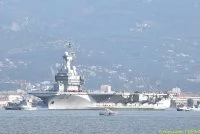 Le porte-avions Charles de Gaulle appareille pour des essais techniques