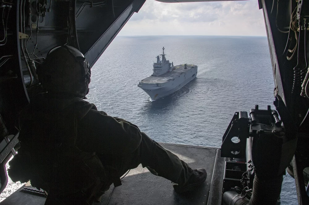 Le porte-hélicoptères amphibie Dixmude