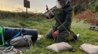 Un plongeur-démineur s'entraîne à détruire une munition inconnue