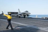 Un chasseur Rafale décolle du Charles de Gaulle