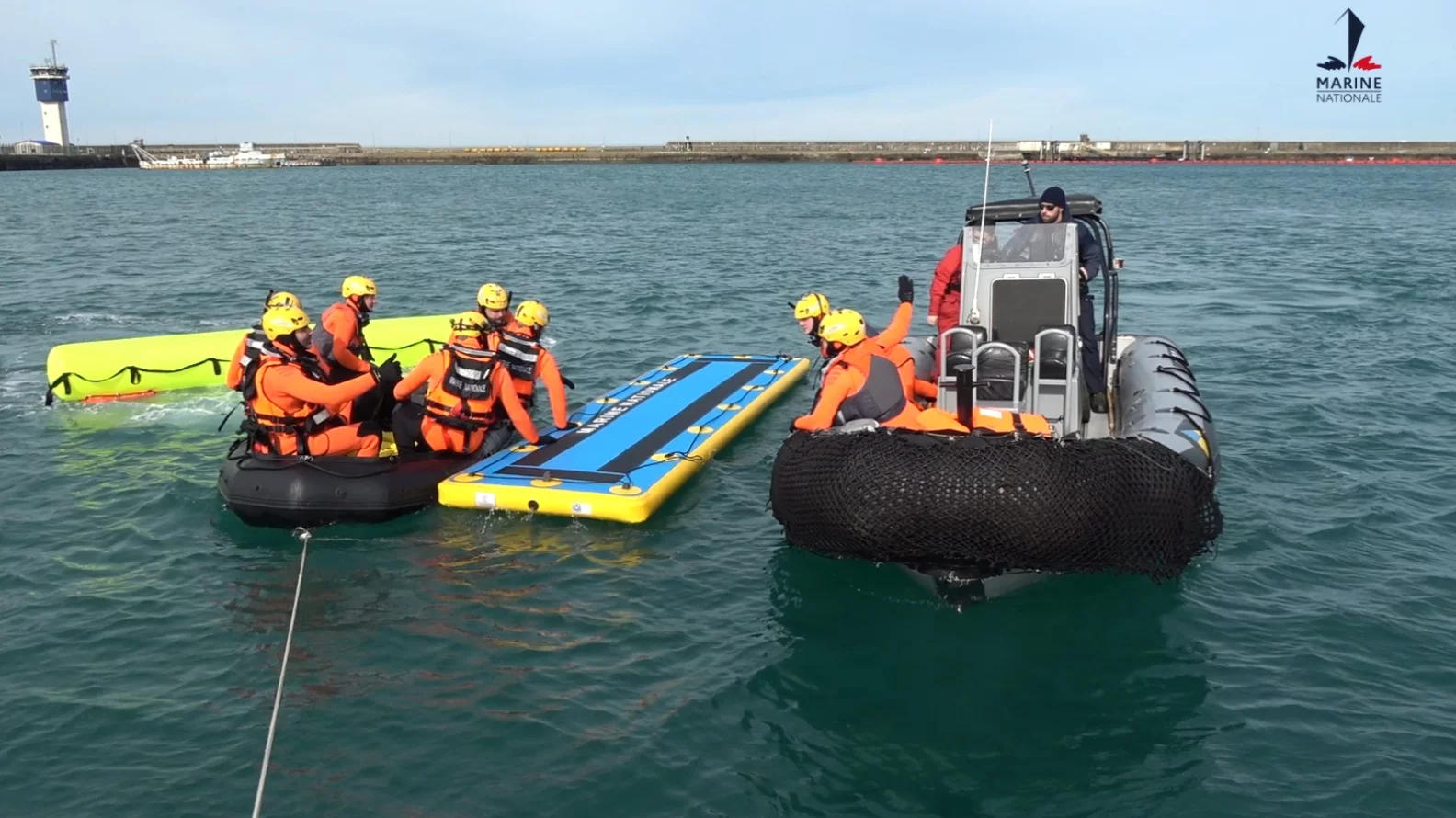 Formation de nouveaux sauveteurs nageurs de bord