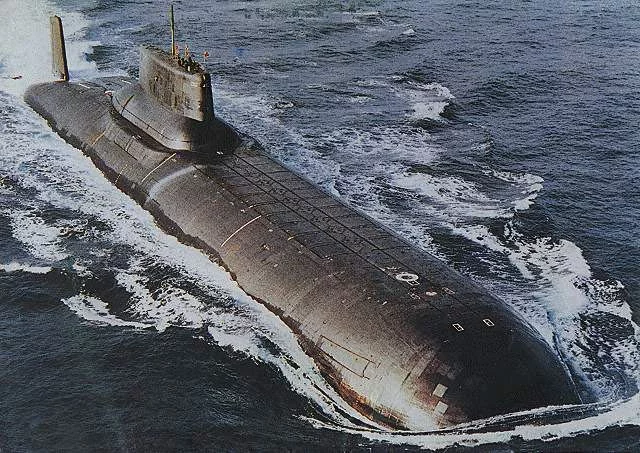 Un sous-marin de la classe Typhoon en mer