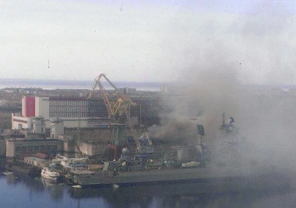 Russie : un sous-marin nucléaire en réparation prend feu