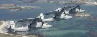 3 Hawkeye volent en formation