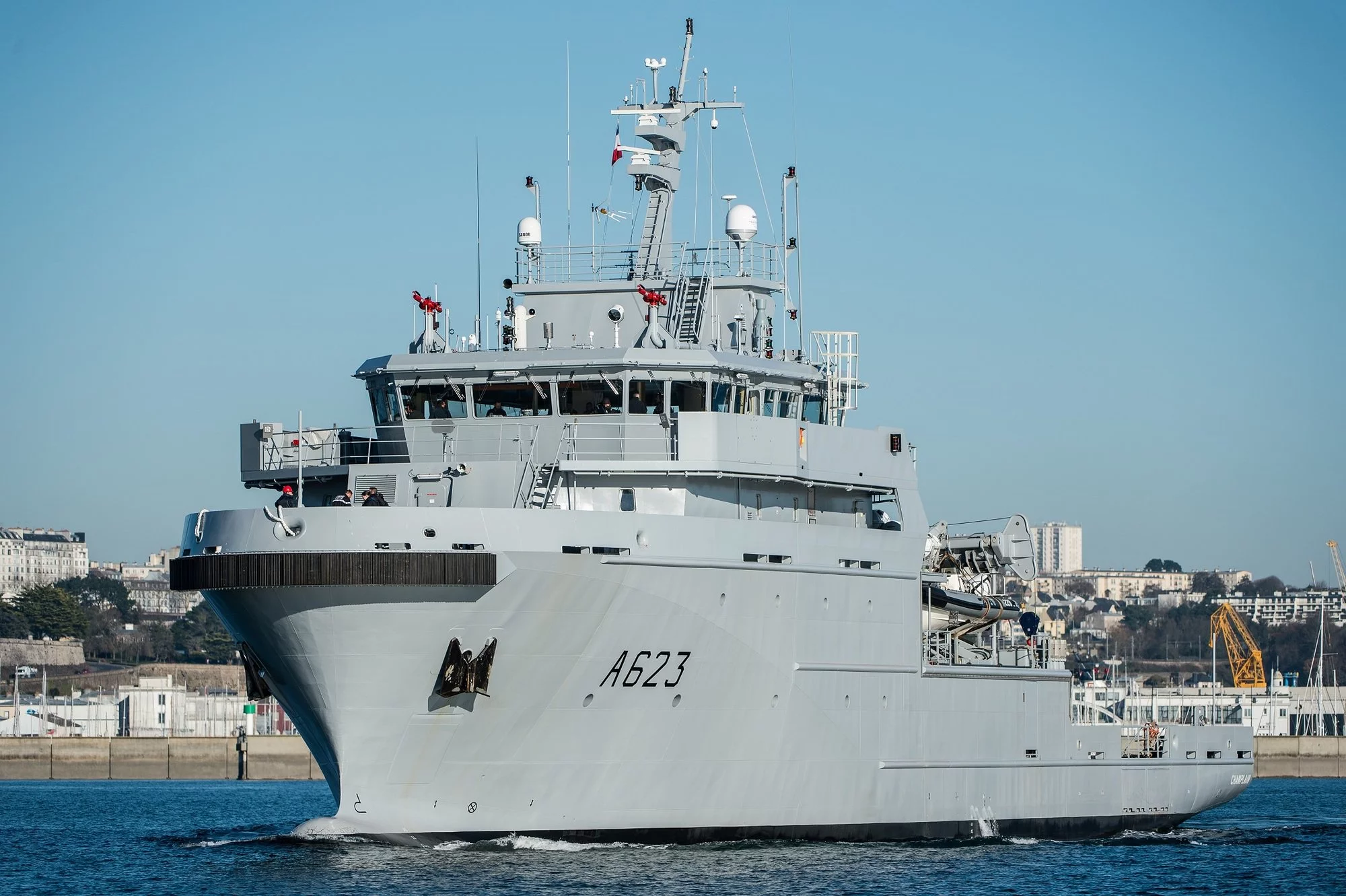 Le B2M Champlain quitte Brest