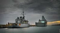 La frégate Ventôse et l'USS John P. Murtha en escale à Bridgetown (La Barbade)