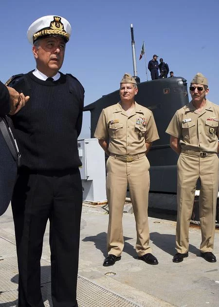 Le vice-amiral Roberto Cesaretti