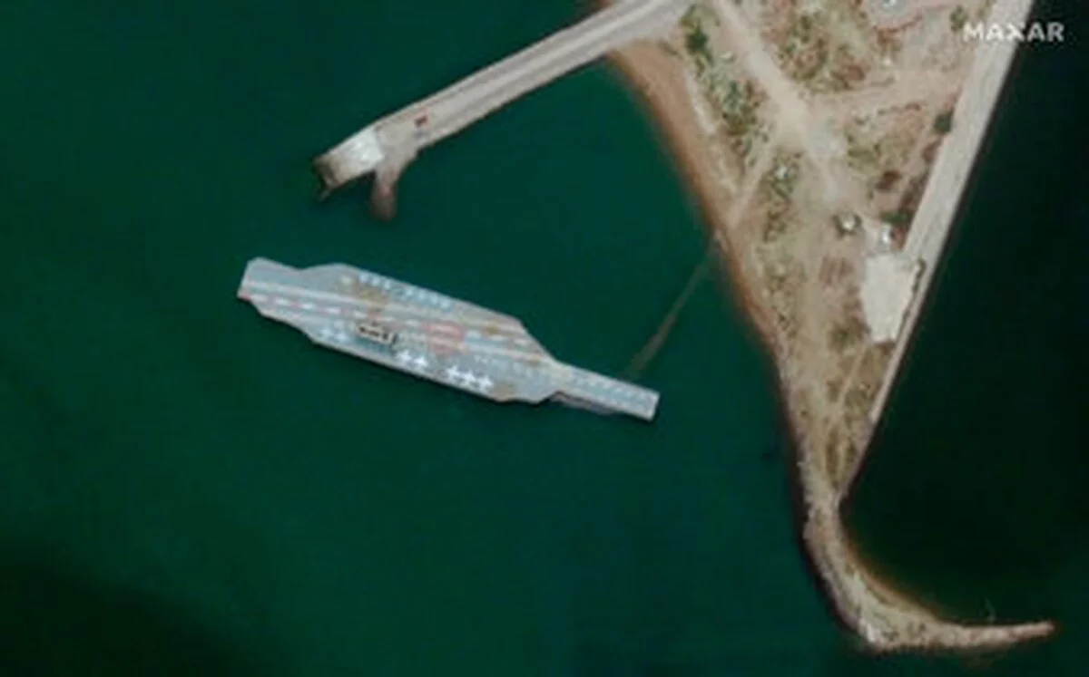 La maquette de porte-avions construite par l'Iran