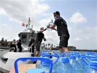 Les marins basés au Sénégal livrent de l’eau potable aux insulaires de Gorée