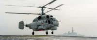 Un hélicoptère chinois Helix se pose sur le pont du Dixmude