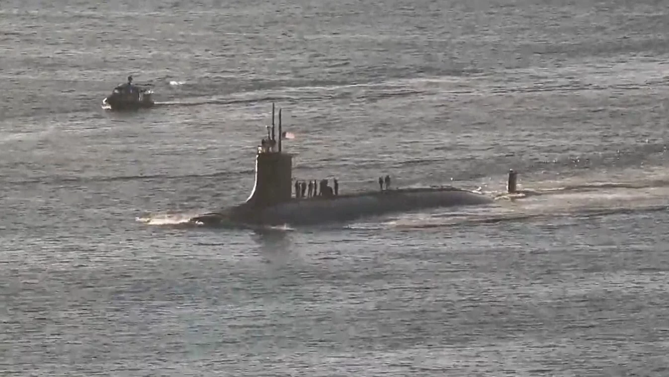 Le sous-marin américain USS Connecticut à son arrivée à San Diego