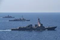 Les frégates française Jean de Vienne, australienne HMAS Warramunga et américaine USS Halsey