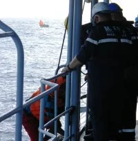Les naufragés montent à bord du De Grasse
