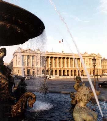 La façade de l'Hôtel de la Marine