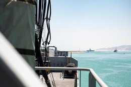 Le groupe aéronaval dans le canal de Suez